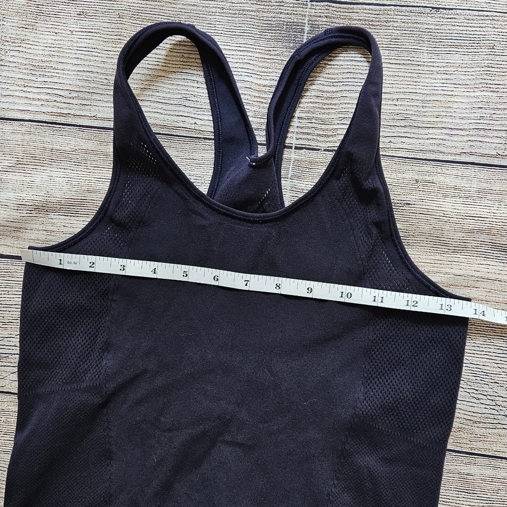 Lululemon midnight blue perforated "Reveal" racerback athletic tank top - Picture 5 of 11